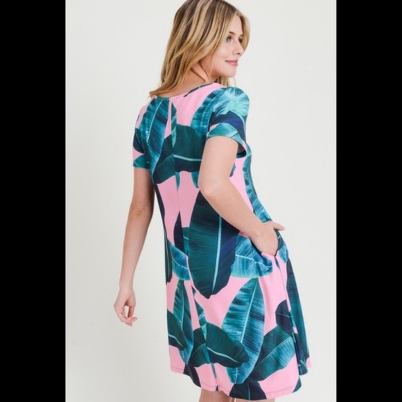 ONLY 1 left. Adorable Palm leaf design dress - Picture 3 of 4